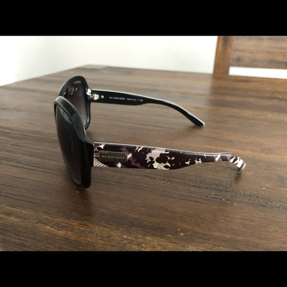 Burberry glasses - Picture 2 of 3